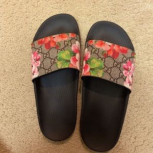 Gucci GG Blooms Supreme Floral Slides Women's Size 7.5